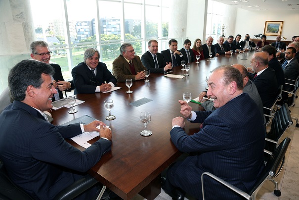 CCIBRA recebe empresário Nadhmi Auchi — Registro 3